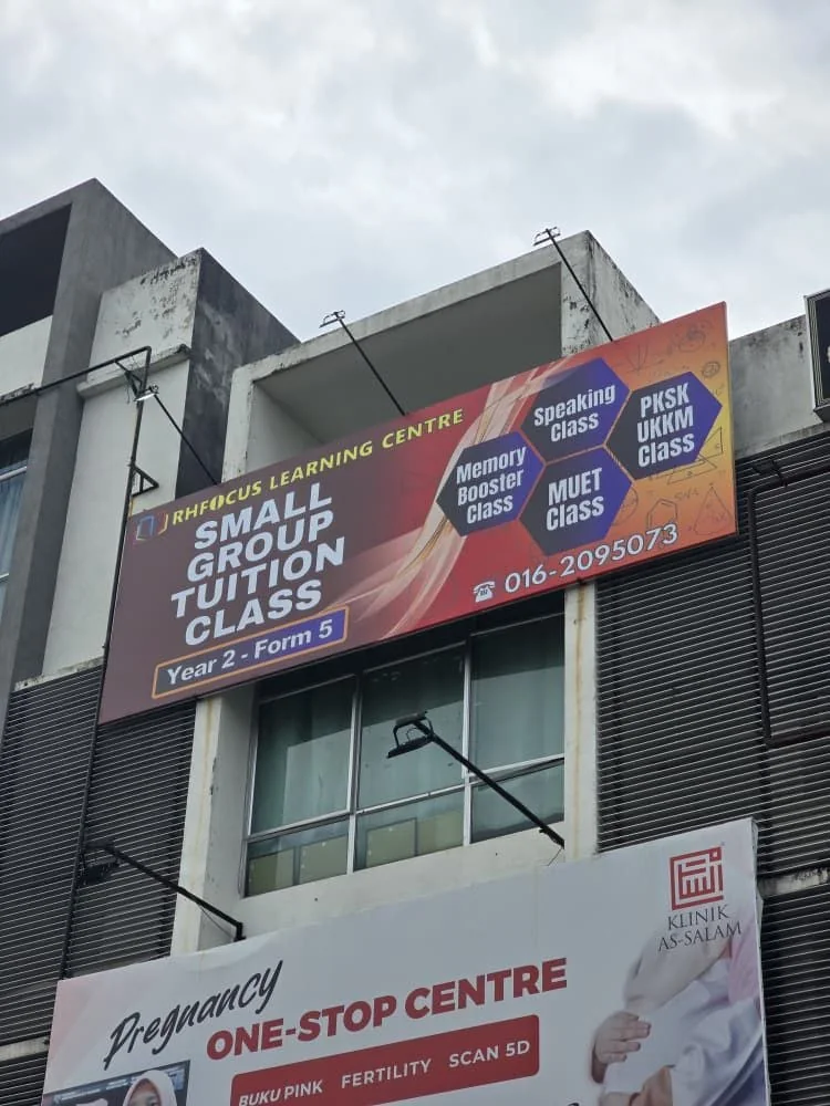 Papan tanda dan bahagian luar RHFocus Bandar Seri Putra
